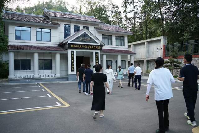 2024年正版资料免费大全,松江区教育系统学习贯彻党的二十届三中全会精神  第1张