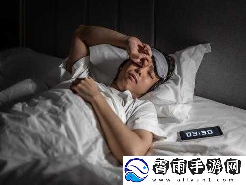 男子深夜睡不着
